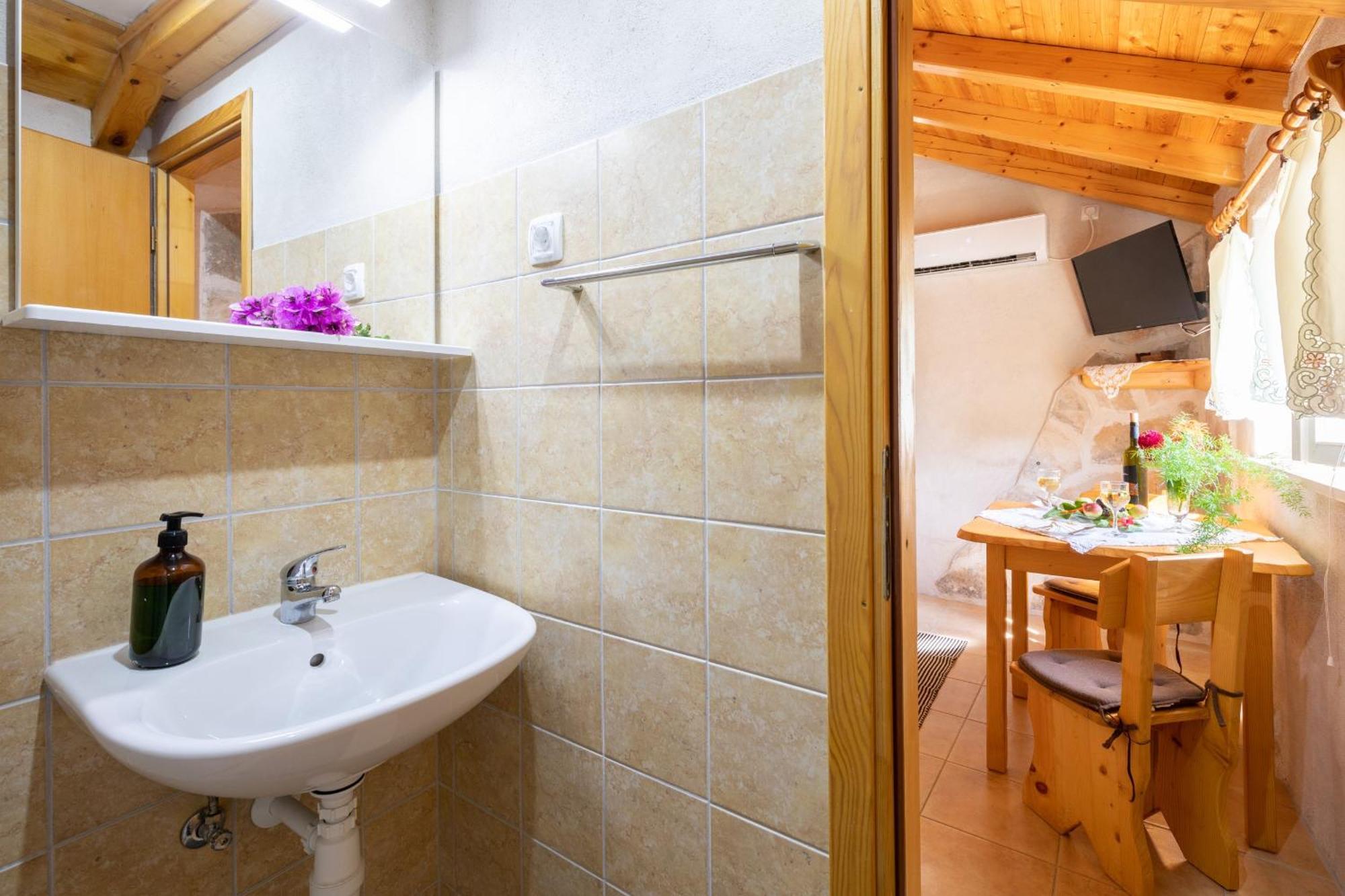 Appartement Stone House Harmony à Zrnovo Chambre photo